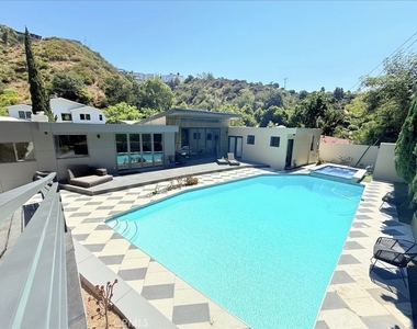 1801 Roscomare Road - Photo Thumbnail 31