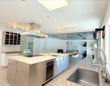 1801 Roscomare Road - Photo Thumbnail 12