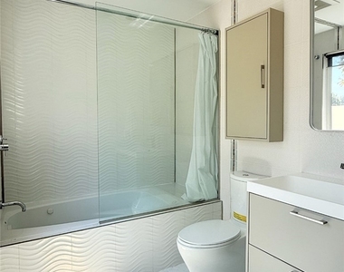 1801 Roscomare Road - Photo Thumbnail 24