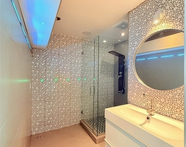 1801 Roscomare Road - Photo Thumbnail 26