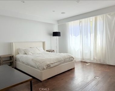 1801 Roscomare Road - Photo Thumbnail 22