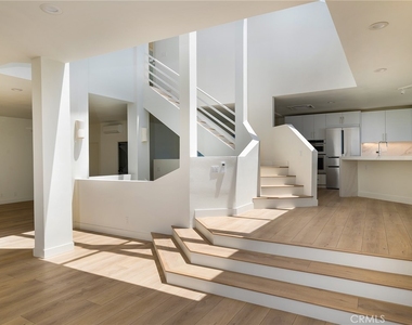 7331 Vista Del Mar Lane - Photo Thumbnail 13
