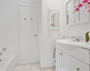 1735 N Fuller - Photo Thumbnail 5