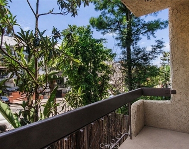 1735 N Fuller - Photo Thumbnail 18