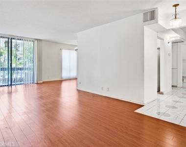 1735 N Fuller - Photo Thumbnail 14