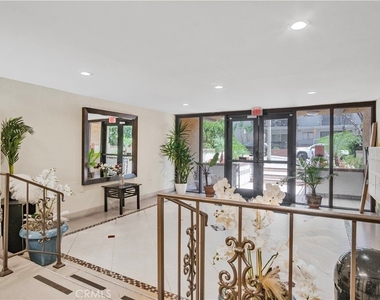 1735 N Fuller - Photo Thumbnail 7