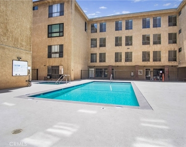 1735 N Fuller - Photo Thumbnail 11