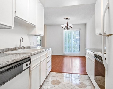 1735 N Fuller - Photo Thumbnail 3
