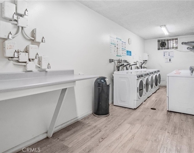 1735 N Fuller - Photo Thumbnail 13