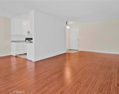 1735 N Fuller - Photo Thumbnail 17