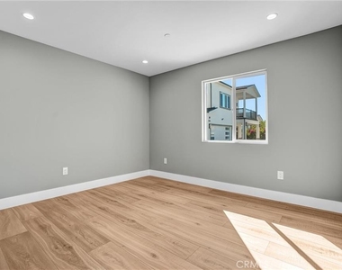 2124 W 238th Street - Photo Thumbnail 11