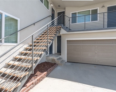 2703 Curtis Avenue - Photo Thumbnail 2