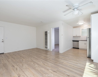 2703 Curtis Avenue - Photo Thumbnail 4