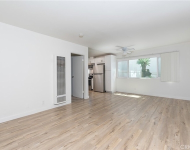 2703 Curtis Avenue - Photo Thumbnail 3