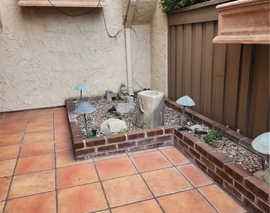 607 Murfield Court - Photo Thumbnail 1