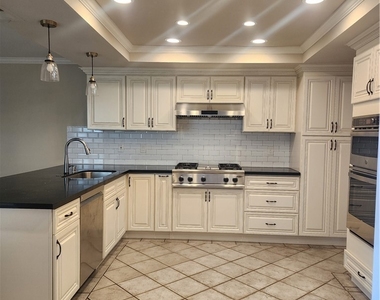 607 Murfield Court - Photo Thumbnail 5
