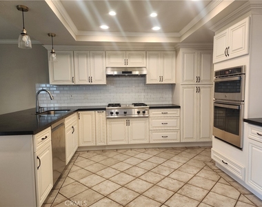 607 Murfield Court - Photo Thumbnail 7