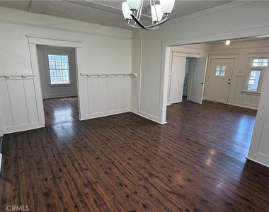 860 W 56th - Photo Thumbnail 4