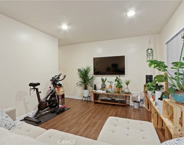 939 E Appleton Street - Photo Thumbnail 1