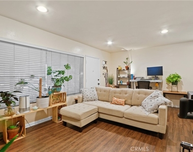 939 E Appleton Street - Photo Thumbnail 4