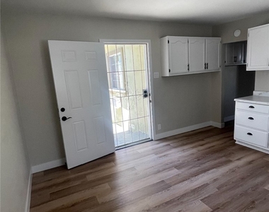 9702 Redfern - Photo Thumbnail 4