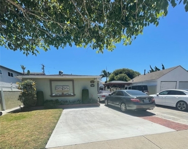 9702 Redfern - Photo Thumbnail 9