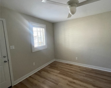 9702 Redfern - Photo Thumbnail 6