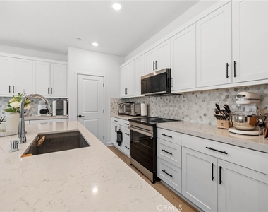 14135 Jonah Way - Photo Thumbnail 9