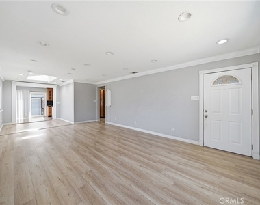 6052 Marshall - Photo Thumbnail 4