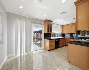 6052 Marshall - Photo Thumbnail 6