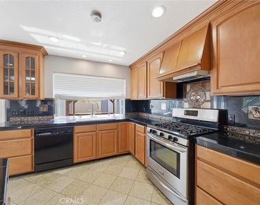6052 Marshall - Photo Thumbnail 10