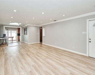 6052 Marshall - Photo Thumbnail 2