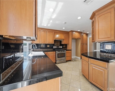 6052 Marshall - Photo Thumbnail 8