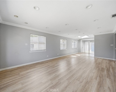 6052 Marshall - Photo Thumbnail 3