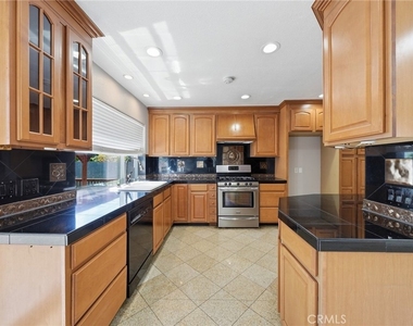 6052 Marshall - Photo Thumbnail 9