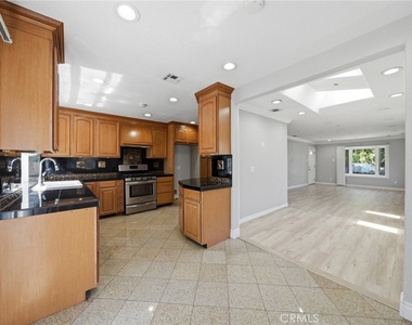 6052 Marshall - Photo Thumbnail 7