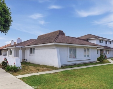 7082 Heil Ave - Photo Thumbnail 17