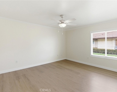 7082 Heil Ave - Photo Thumbnail 14