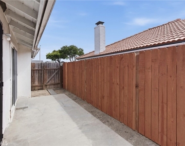7082 Heil Ave - Photo Thumbnail 6