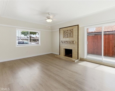 7082 Heil Ave - Photo Thumbnail 8