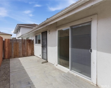 7082 Heil Ave - Photo Thumbnail 7
