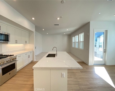 1110 S Urbana Street - Photo Thumbnail 6
