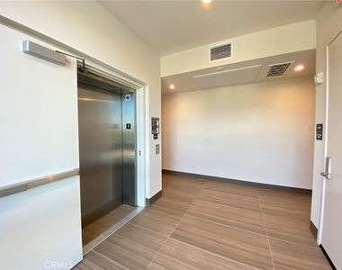 1110 S Urbana Street - Photo Thumbnail 4