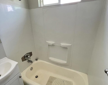 527 Dewey Street - Photo Thumbnail 6