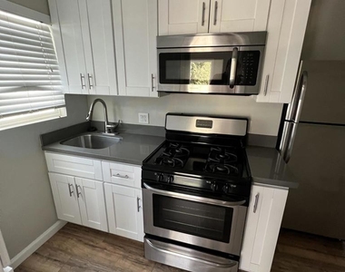 527 Dewey Street - Photo Thumbnail 3