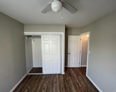 527 Dewey Street - Photo Thumbnail 5