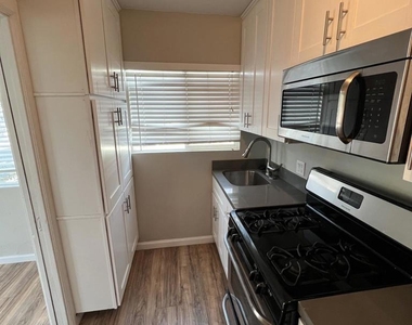 527 Dewey Street - Photo Thumbnail 2