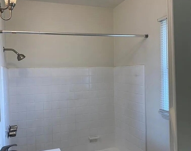 1424 E Wilson Avenue - Photo Thumbnail 9