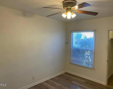 1424 E Wilson Avenue - Photo Thumbnail 7
