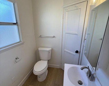 1424 E Wilson Avenue - Photo Thumbnail 8